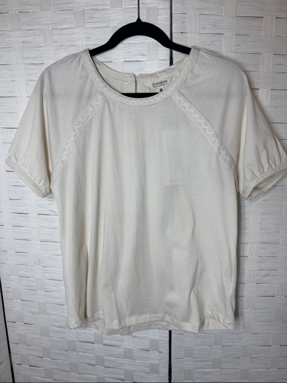 Aventura Egret Clemente Top Scoop Neckline Keyhole Back Size Small